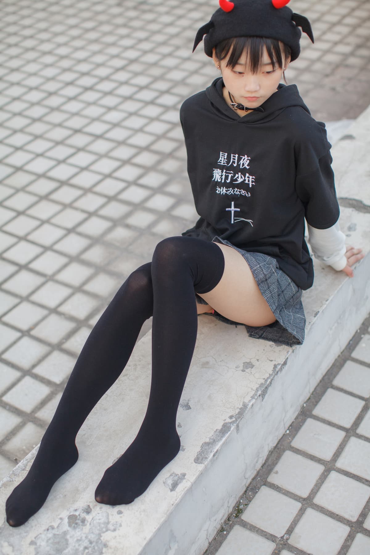 少女秩序 EXVOL.004 赤汐呱 a 过膝黑丝穿搭图集